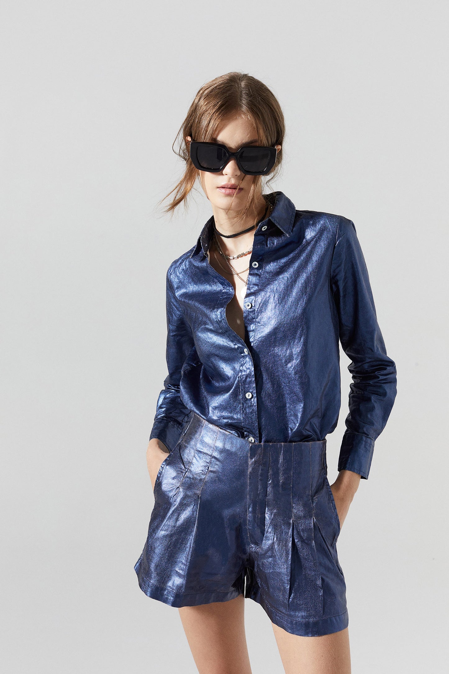 Frida Metallic Linen Shorts - Dark Blue