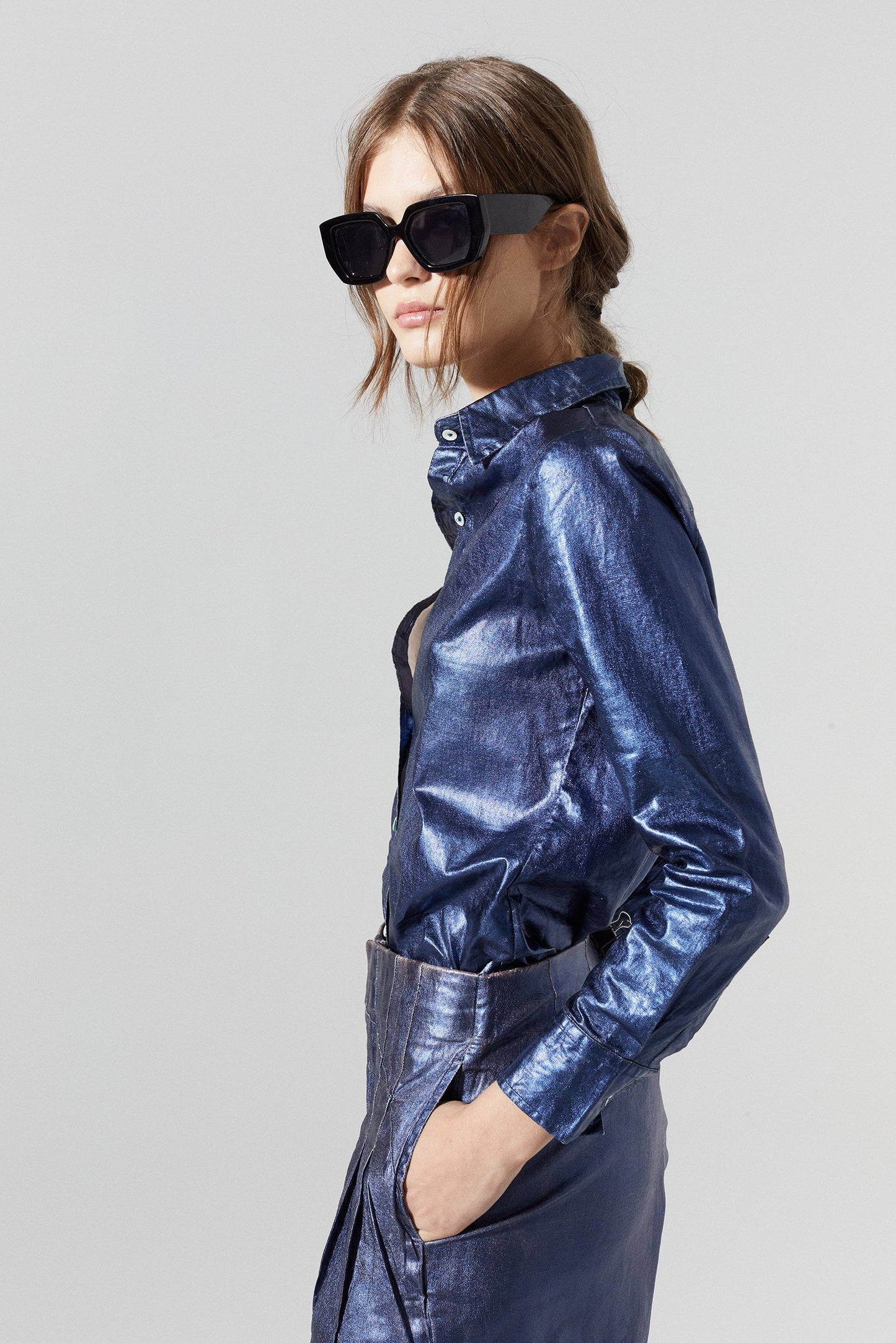 Frida Metallic Linen Shorts - Dark Blue