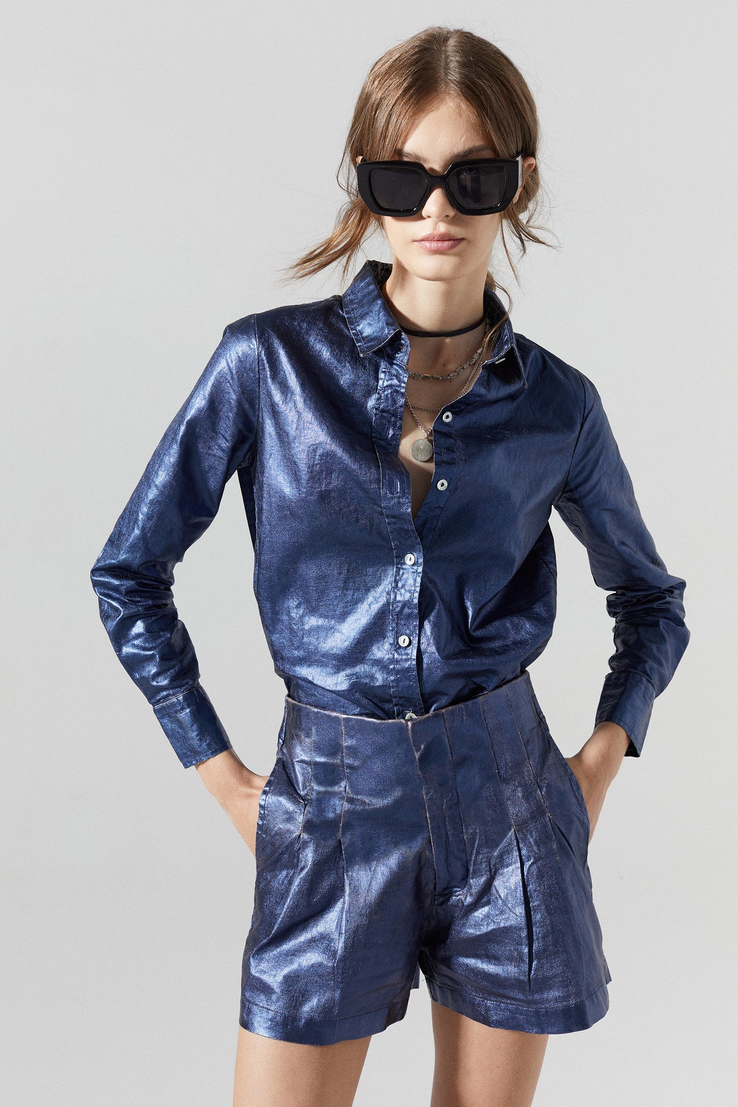 Frida Metallic Linen Shorts - Dark Blue